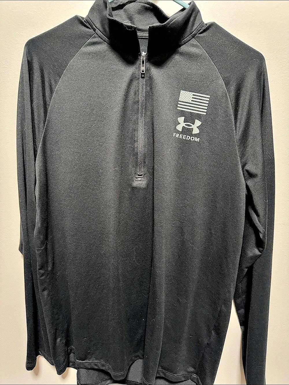 Under Armour Freedom Men's 1/4 Zip Athletic Top - Medium
